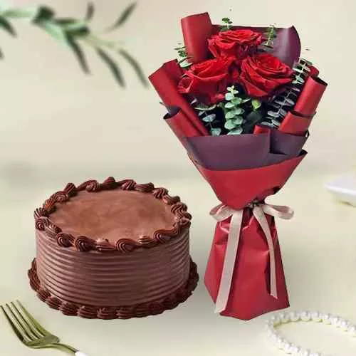 Send Red Roses Bunch with Chocolate Cake Online 