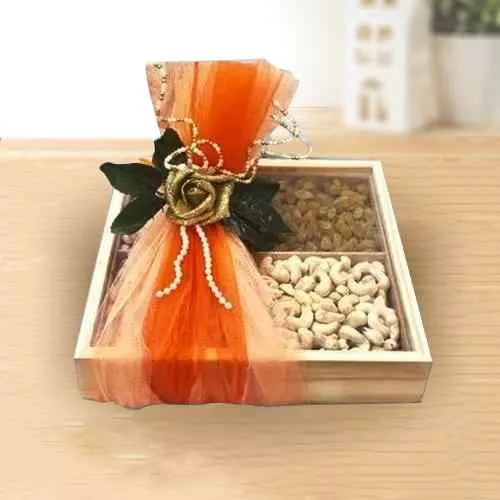 Sending Healthy Cashew n Raisins in Gift Box