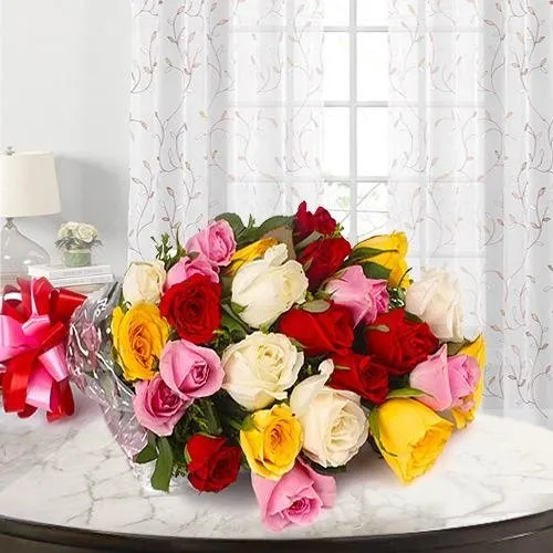 Send Stunning Mixed Roses Bouquet for Mom