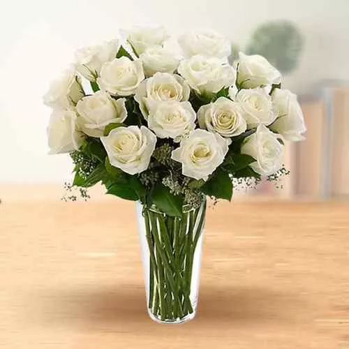 Shop Creamy Roses in a Vase Online