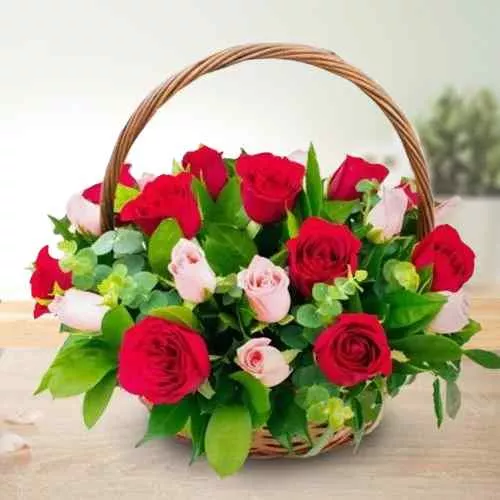Send Arrangement of Pink and Red Roses for Super Moms