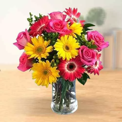 Send Mixed Flowers Arrangement in Vase