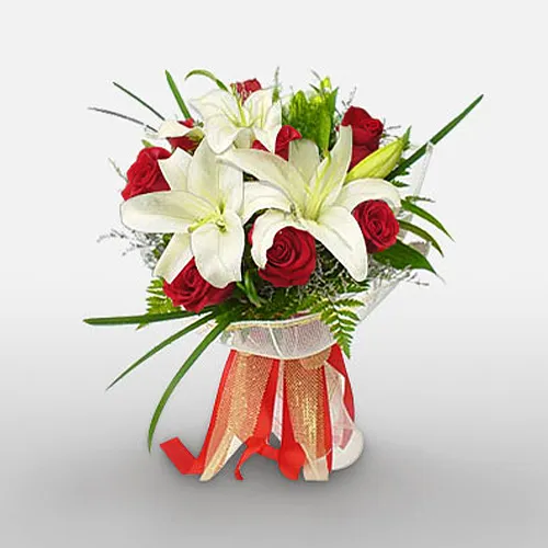 Deliver Enchanting Roses and Lilies Bouquet