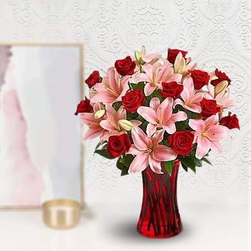 Daunting Blossoms in an Enticing Premium Arrangement