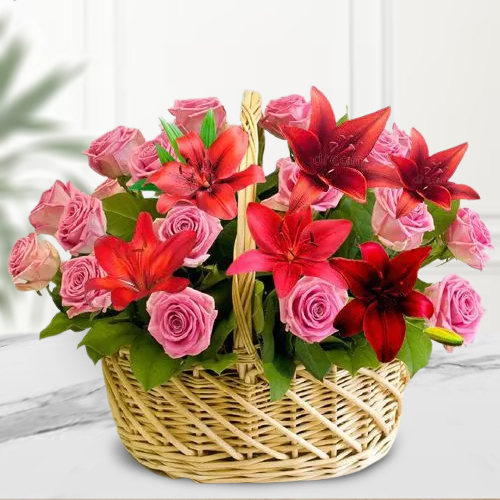 Sending Wonderful Lilies N Roses Arrangement