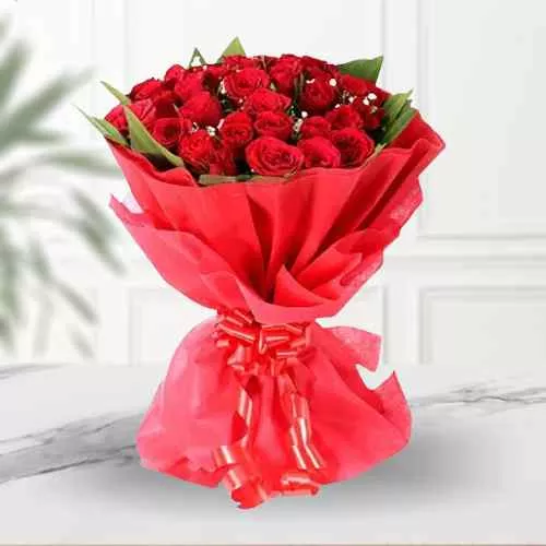Shop Luxurious Bouquet of Red Roses