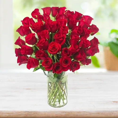 Deliver Exquisite Red Roses in a Glass Vase