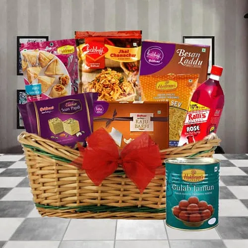 Amazing Festive Gift Hamper for Diwali to Delhi, India, Send Flowers and  Gifts to Delhi Same Day