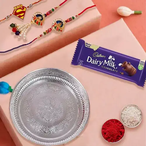 Enticing Rakhi Family Set